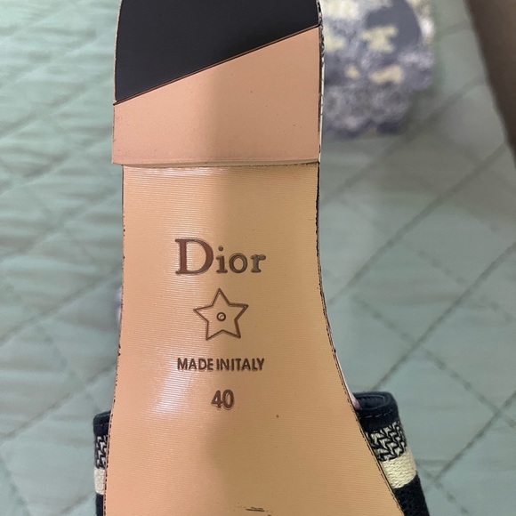 SANDALS - Picture 3 of 3